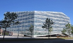 <p>Công trình Tòa nhà Ngân hàng Bầu trời Pha lê - Đan Mạch</p>